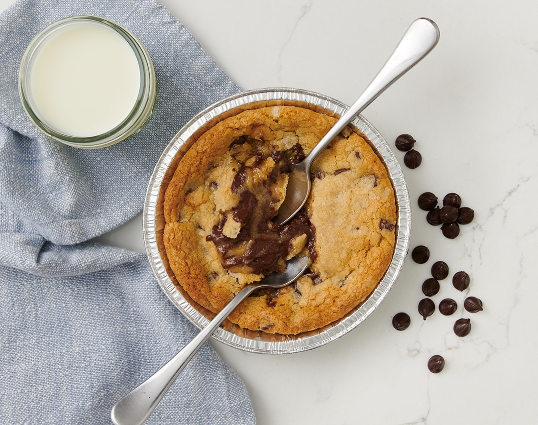 Red Velvet NYC Cookie Skillet, Chocolate Chip 