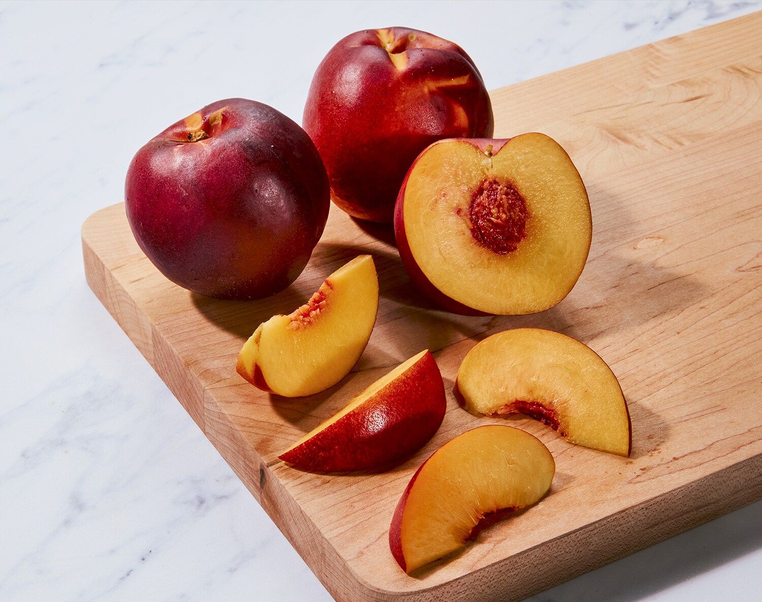 Family Tree Farms Pearlicious White Nectarine, image 2 of 2 slides