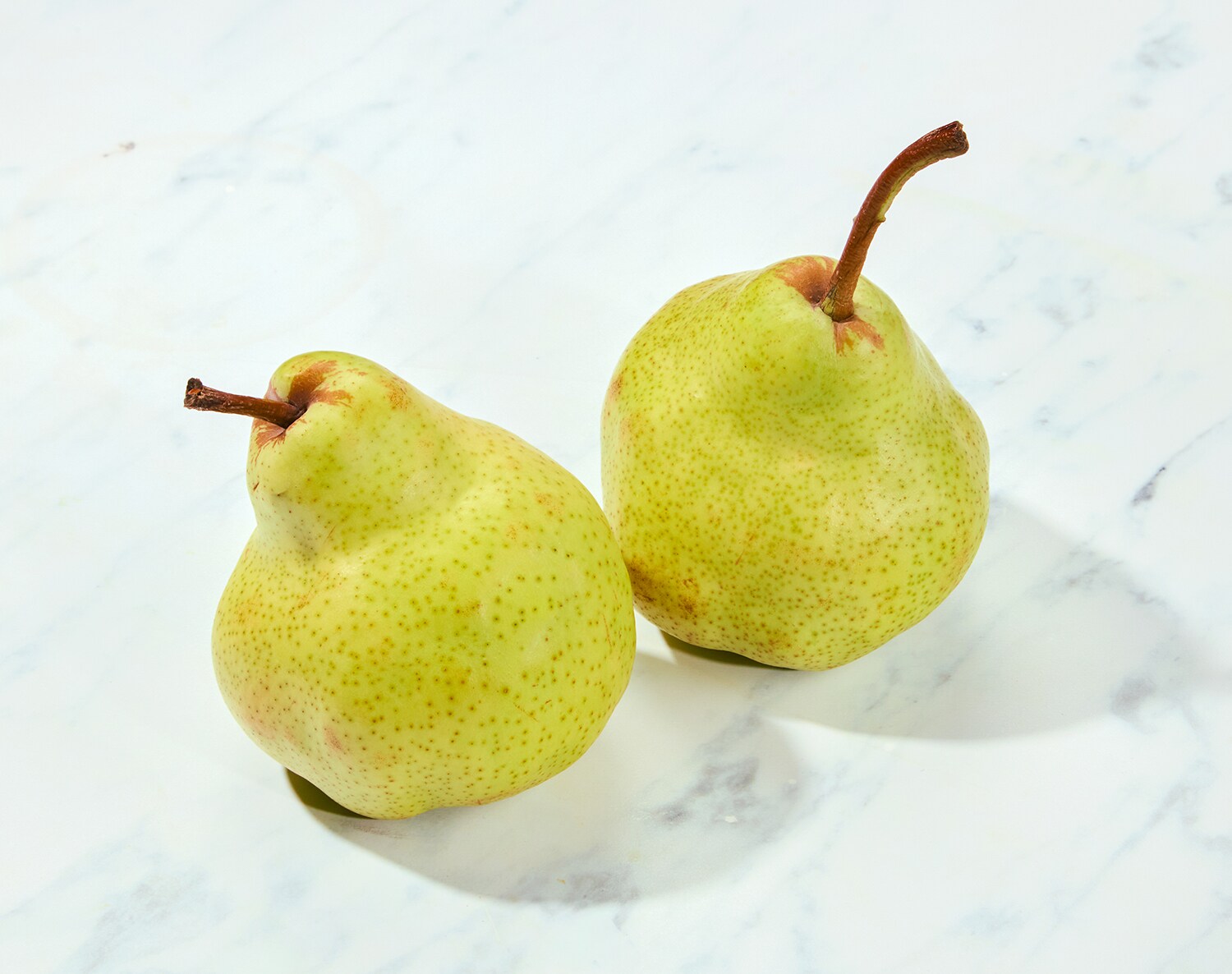 Organic Bartlett Pear, image 2 of 2 slides