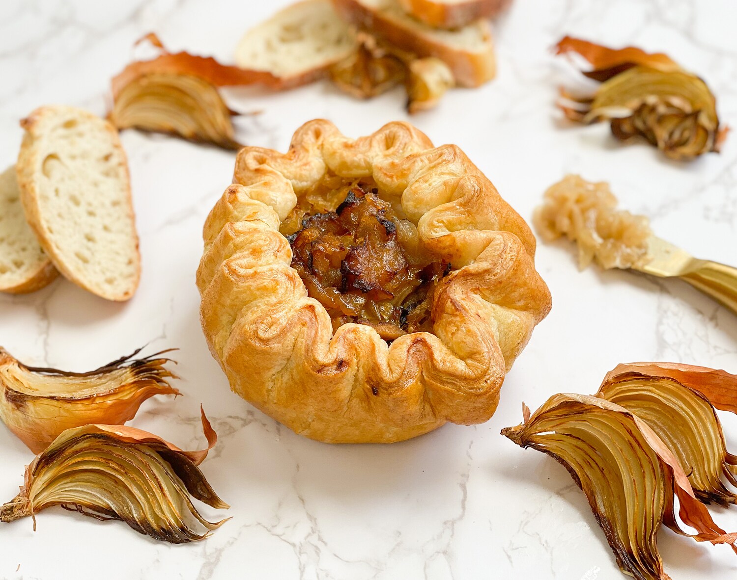 C'est Gourmet Caramelized Onion Brie en Croute, Frozen