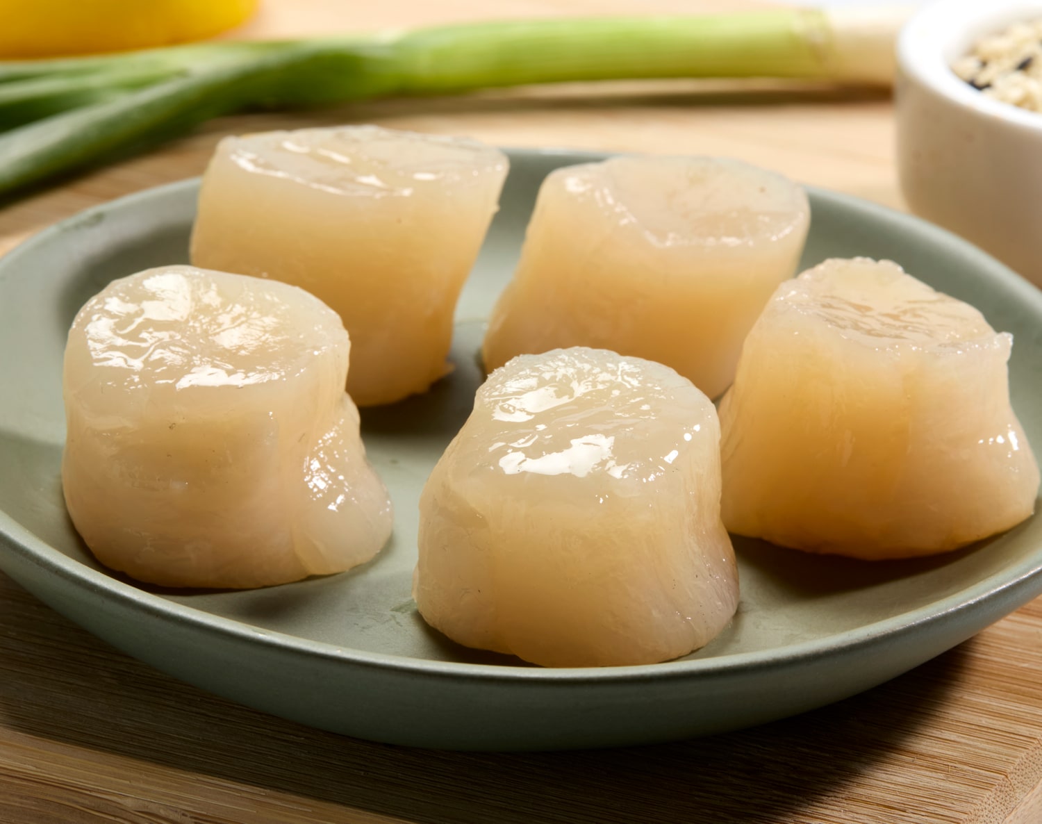 Japanese Hokkaido Dry Sea Scallops 20-30/lb, image 2 of 2 slides